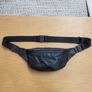 Lo and Sons Bond belt bag in sheepskin leather